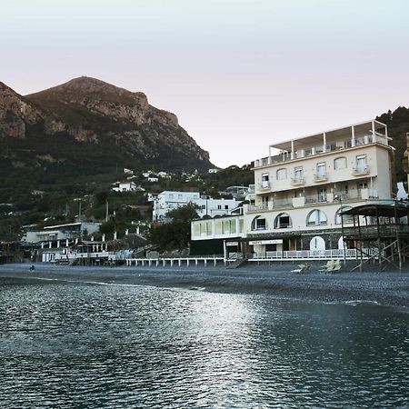 Taverna Del Capitano Marina del Cantone 外观 照片