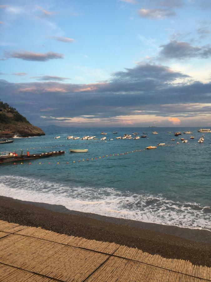 Taverna Del Capitano Marina del Cantone 外观 照片